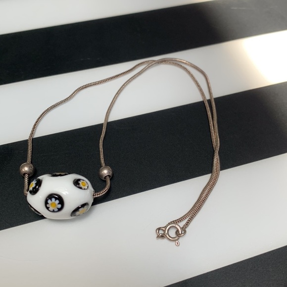 90’s Daisy Necklace - Picture 2 of 2